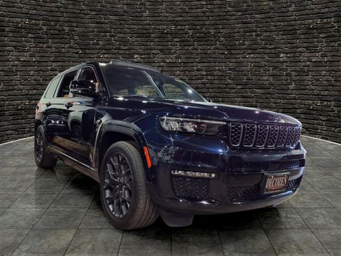 Used 2023 Jeep Grand Cherokee L Summit w/ High Altitude Package AWD/4WD image 1