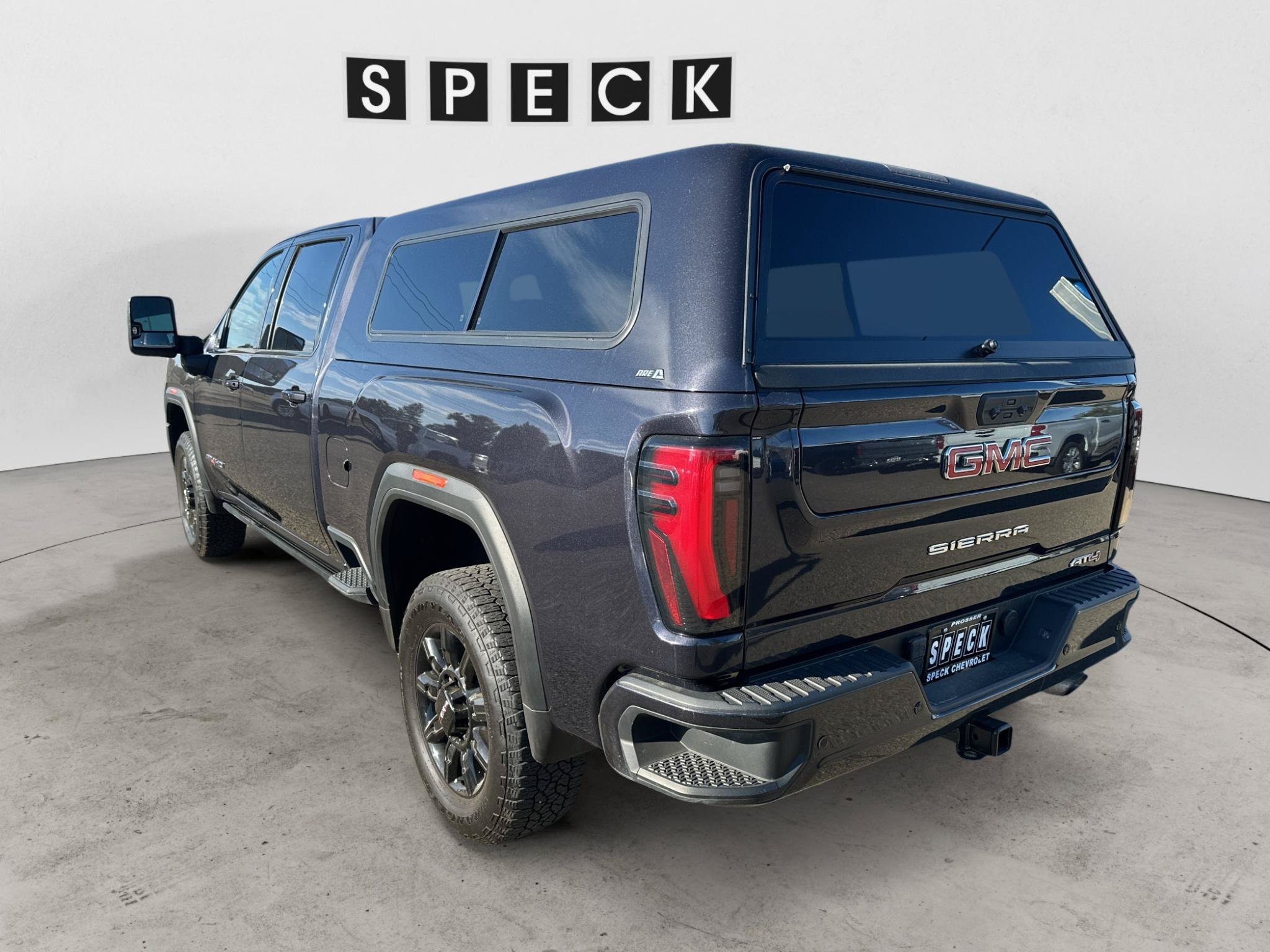 Used 2024 GMC Sierra 2500 AT4 w/ AT4 Premium Plus Package AWD/4WD image 3