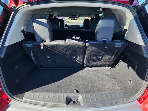 Used 2024 Nissan Pathfinder SL w/ Black Appearance Package image 10