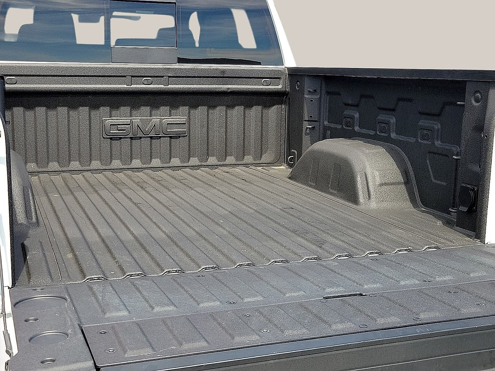 Used 2025 GMC Sierra 1500 AT4 w/ AT4 Premium Package AWD/4WD image 8