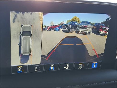 Used 2024 Chevrolet Suburban Z71 w/ Luxury Package image 17