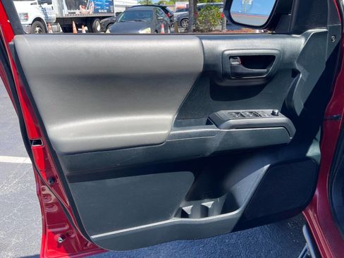 Used 2017 Toyota Tacoma SR image 29