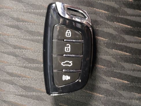 Used 2020 Nissan Rogue SV FWD image 32