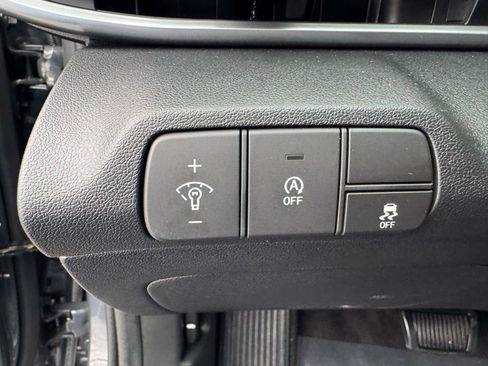 Used 2025 Hyundai Elantra SE image 32