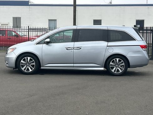 Used 2016 Honda Odyssey Touring Elite image 5