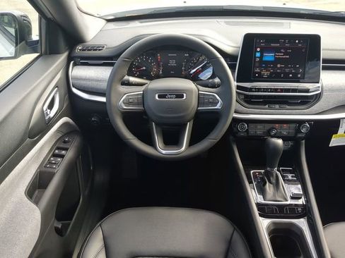 New 2026 Jeep Compass Latitude image 18