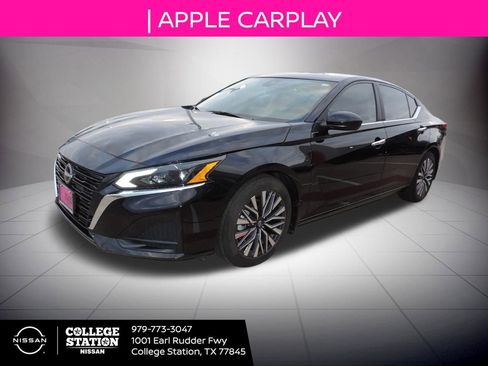 Used 2024 Nissan Altima 2.5 SV w/ SV Premium Package image 8