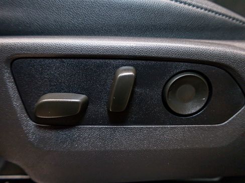 Used 2025 Chevrolet Silverado 2500 LTZ w/ LTZ Convenience Package image 25