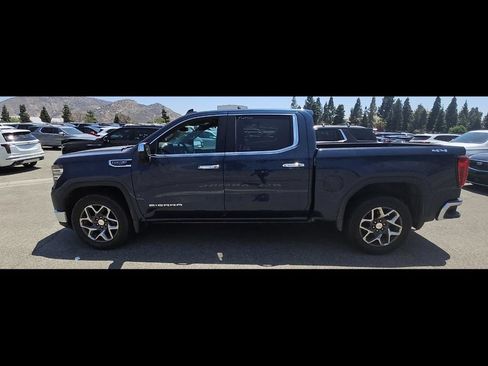 Used 2022 GMC Sierra 1500 SLT w/ SLT Convenience Package AWD/4WD image 6
