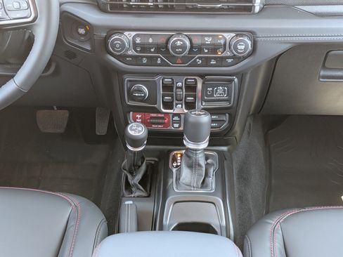 New 2026 Jeep Wrangler Unlimited Rubicon AWD/4WD image 18