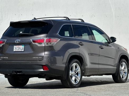 Used 2015 Toyota Highlander Limited Platinum image 3