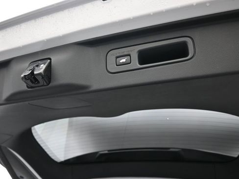 Used 2023 Honda Pilot Elite image 18