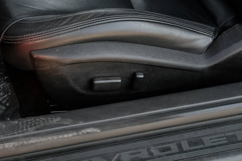 Used 2015 Chevrolet Camaro LT RWD image 34