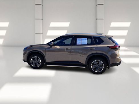Used 2025 Nissan Rogue SV w/ SV Premium Package image 6