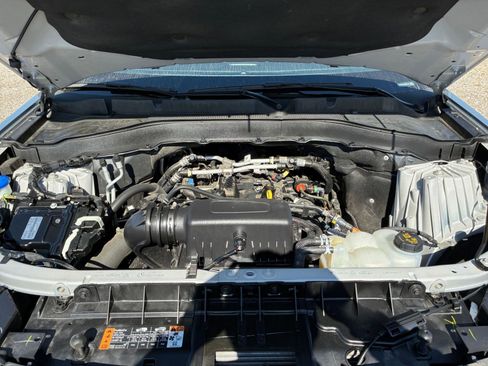 Used 2024 Ford Explorer XLT w/ Equipment Group 202A RWD image 30