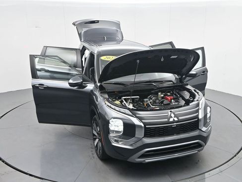 Used 2025 Mitsubishi Outlander SE image 31