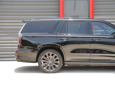 Used 2025 Cadillac Escalade V AWD/4WD image 5