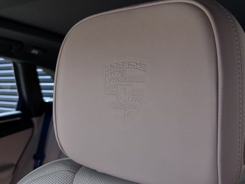 Certified 2022 Porsche Macan AWD/4WD image 28