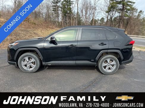 Used 2024 Toyota RAV4 XLE w/ Convenience Package image 4