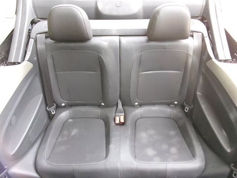 Used 2013 Volkswagen Beetle 2.5 50's Edition FWD image 25
