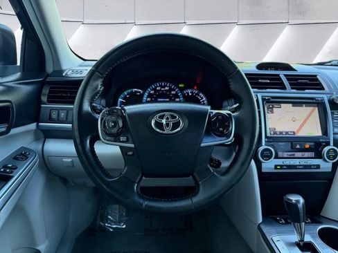 Used 2014 Toyota Camry XLE w/ Leather Package FWD image 16