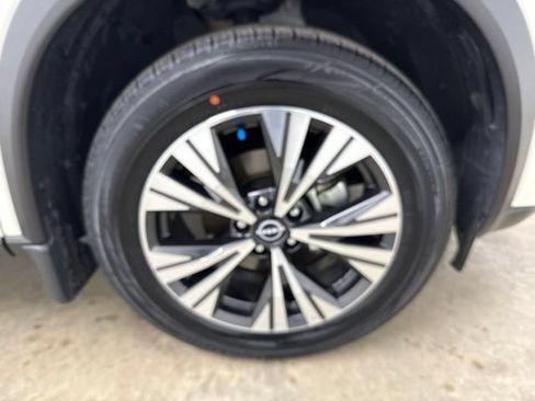 Used 2023 Nissan Rogue SV AWD/4WD image 11