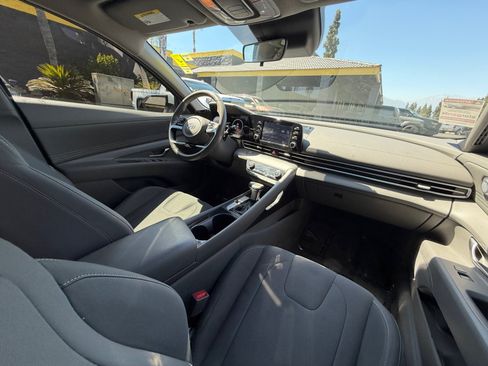 Used 2022 Hyundai Elantra SEL w/ Convenience Package FWD image 20