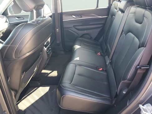 Used 2024 Jeep Grand Cherokee Limited image 20