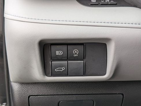 Used 2023 Toyota Highlander L image 16