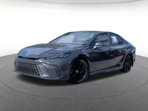 Used 2026 Toyota Camry SE FWD image 1