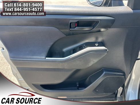 Used 2020 Toyota Highlander LE AWD/4WD image 9