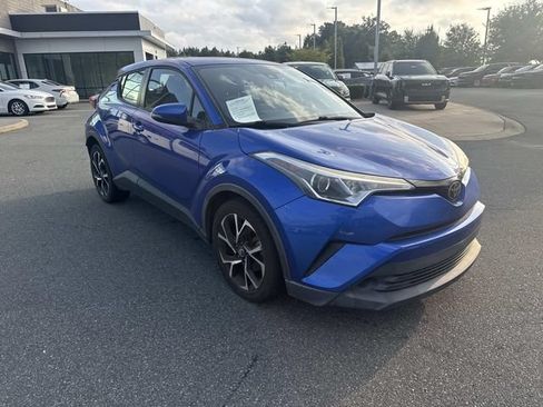 Used 2019 Toyota C-HR XLE FWD image 3