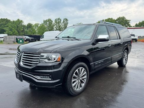 Used 2017 Lincoln Navigator L Select AWD/4WD image 1