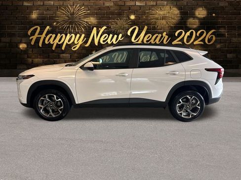 Used 2024 Chevrolet Trax LT image 2