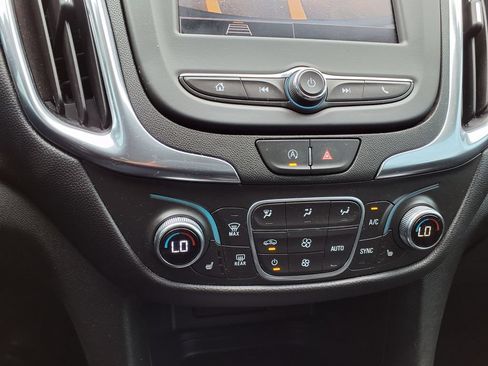 Used 2024 Chevrolet Equinox LT FWD image 28