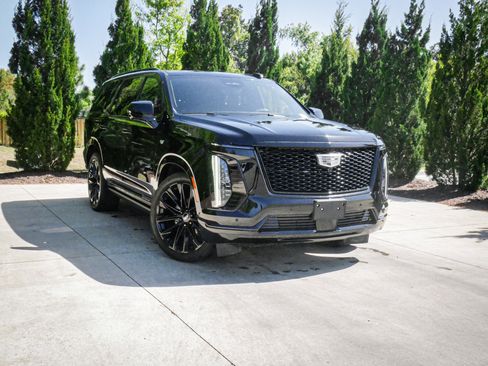 Used 2025 Cadillac Escalade Sport Platinum w/ LPO, ONYX Package image 2