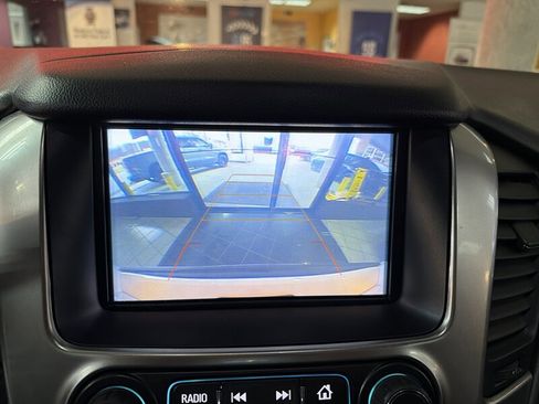 Used 2020 Chevrolet Suburban LT image 16