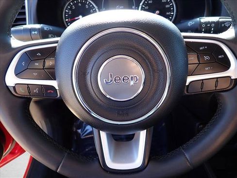 Used 2018 Jeep Renegade Latitude FWD image 15