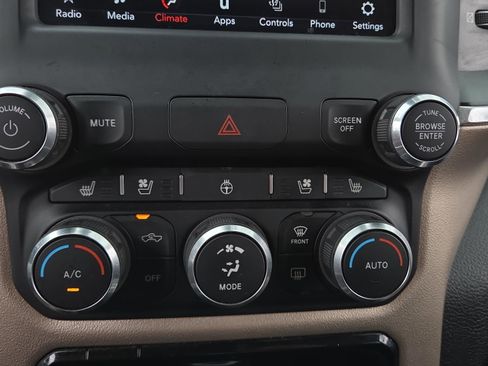 Used 2020 RAM 1500 Laramie AWD/4WD image 30