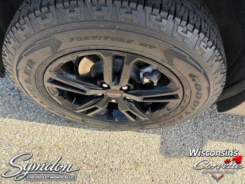 Used 2023 GMC Terrain AT4 w/ Infotainment Package II AWD/4WD image 25
