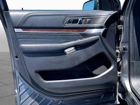 Used 2017 Ford Explorer Platinum AWD/4WD image 25