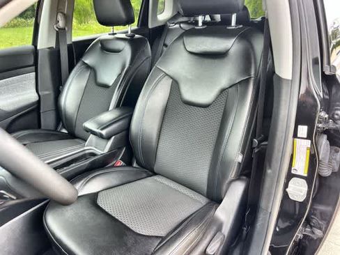 Used 2022 Jeep Compass Latitude FWD image 11