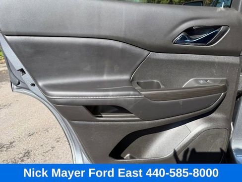 Used 2021 GMC Acadia SLT FWD image 23