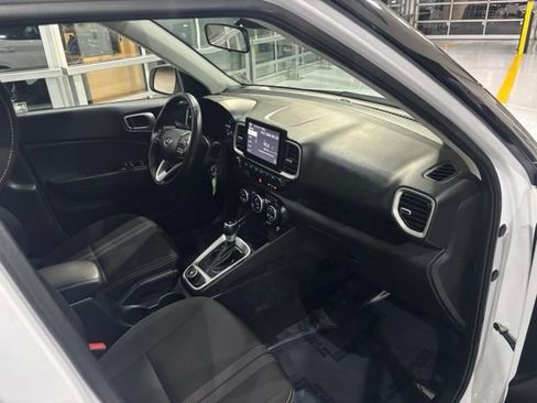 Used 2021 Hyundai Venue SEL FWD image 34