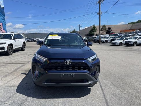 Used 2022 Toyota RAV4 XLE w/ Convenience Package AWD/4WD image 5