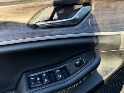 New 2026 Jeep Grand Cherokee Altitude image 12