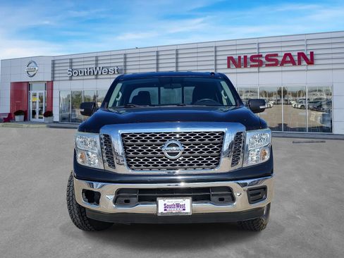 Certified 2017 Nissan Titan SV image 11
