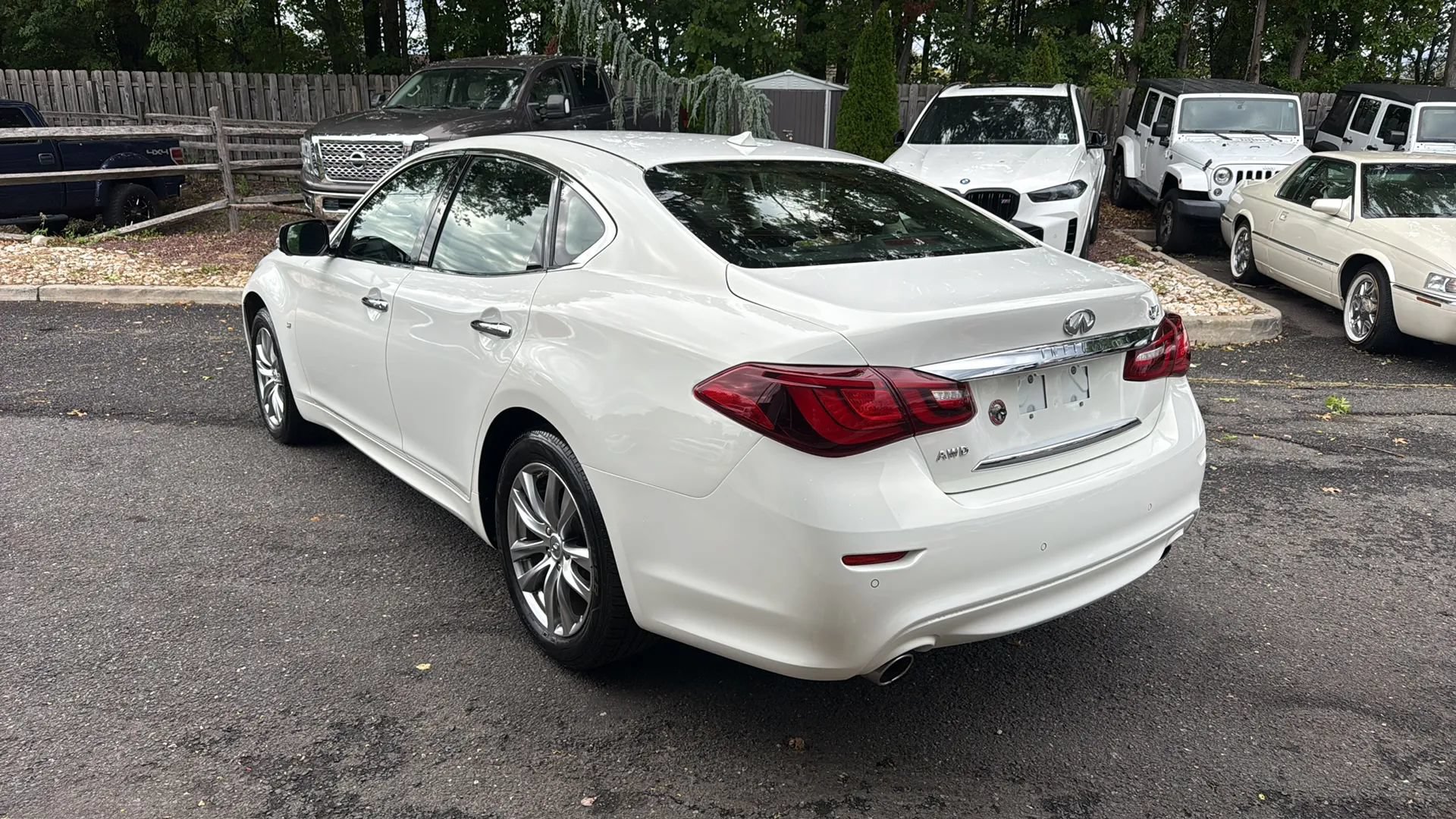 Used 2015 INFINITI Q70 3.7 w/ Deluxe Touring Package AWD/4WD image 7