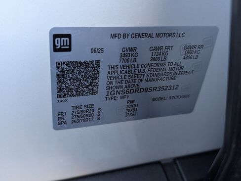 Used 2025 Chevrolet Suburban Z71 w/ Comfort Package image 40