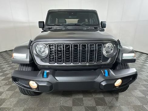 Used 2024 Jeep Wrangler Unlimited w/ Convenience Group AWD/4WD image 8